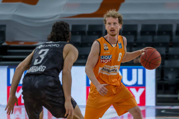 年加盟湖人 年加盟湖人