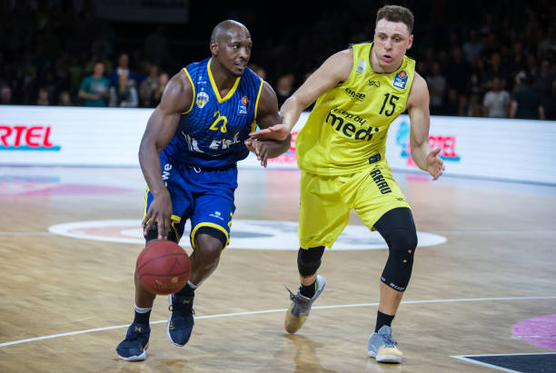 他都表现出 他都表现出